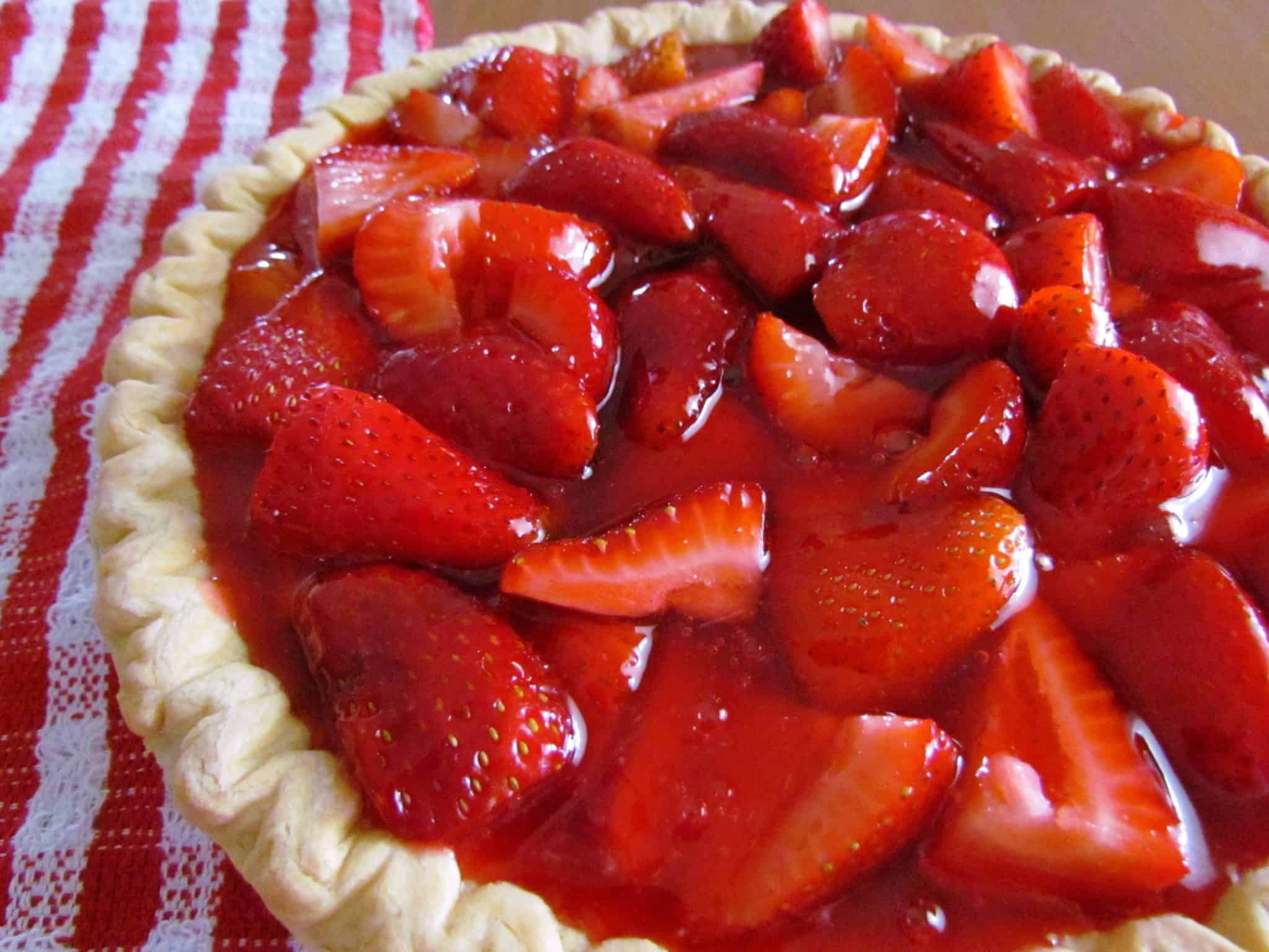 strawberry pie with 7up and jello