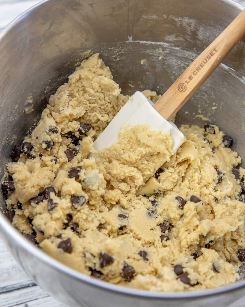 folding in chocolate chips to cookie dough batter