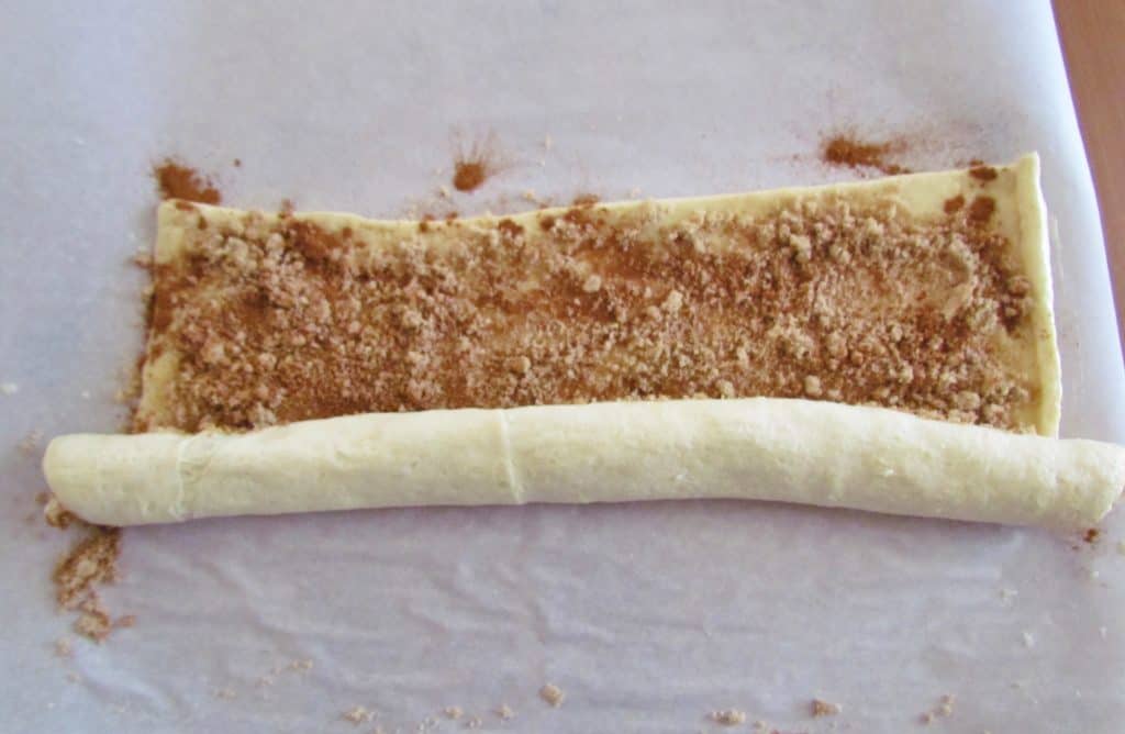 rolling up cinnamon roll dough