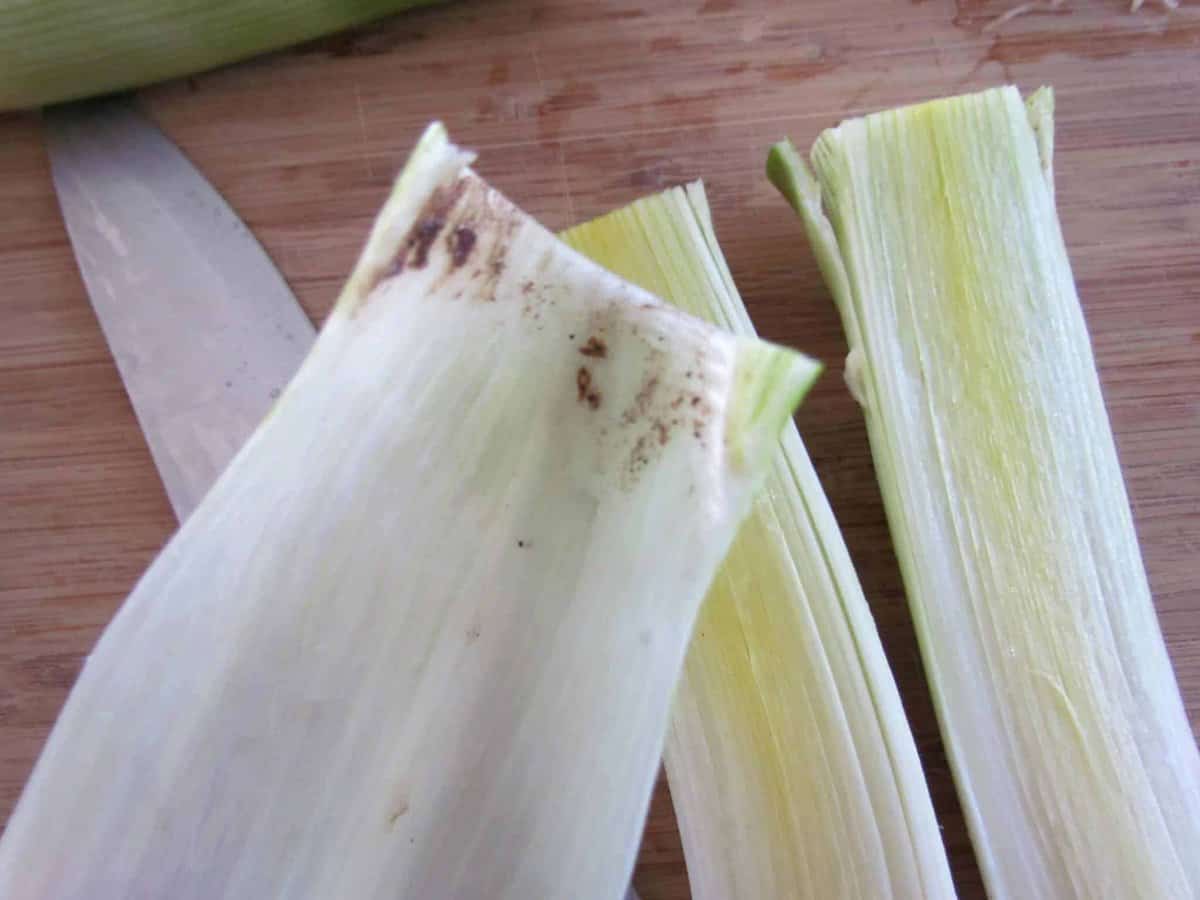 photo of dirt hiding inside the layers of leeks.