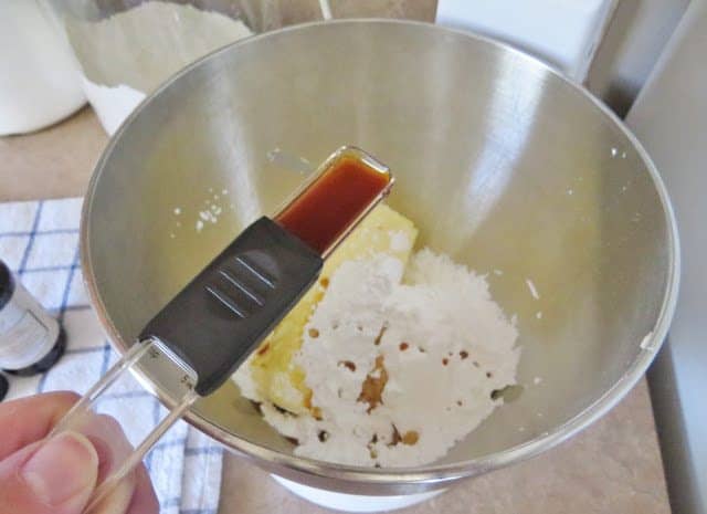powdered sugar, butter flavored shortening and vanilla extract in a bowl