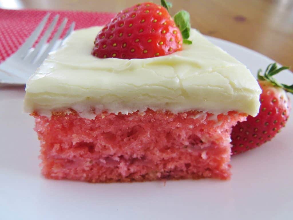 strawberry cake with fresh strawberries