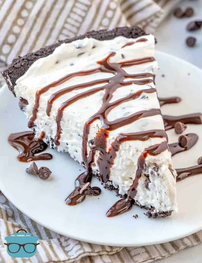 slice, No Bake Chocolate Chip Cheesecake, slice with drizzled chocolate syrup