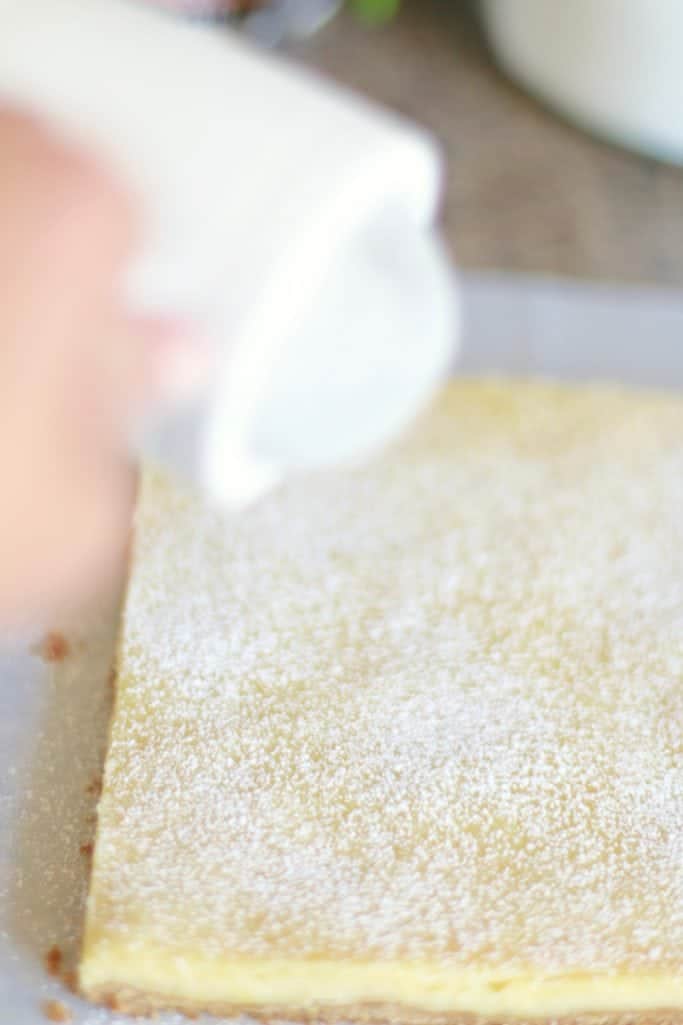 dusting powdered sugar on top of baked lemon bars