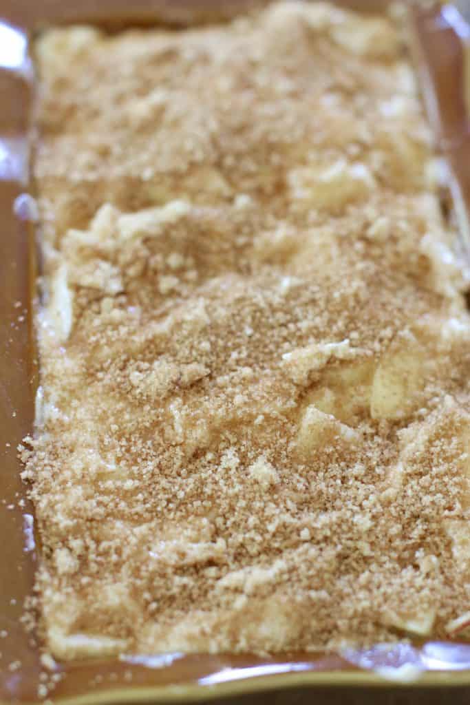topo da mistura de pão polvilhada com açúcar canela 