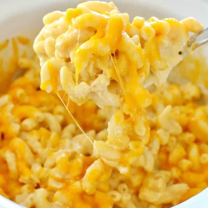Slow Cooker Macaroni and Cheese (+Video)