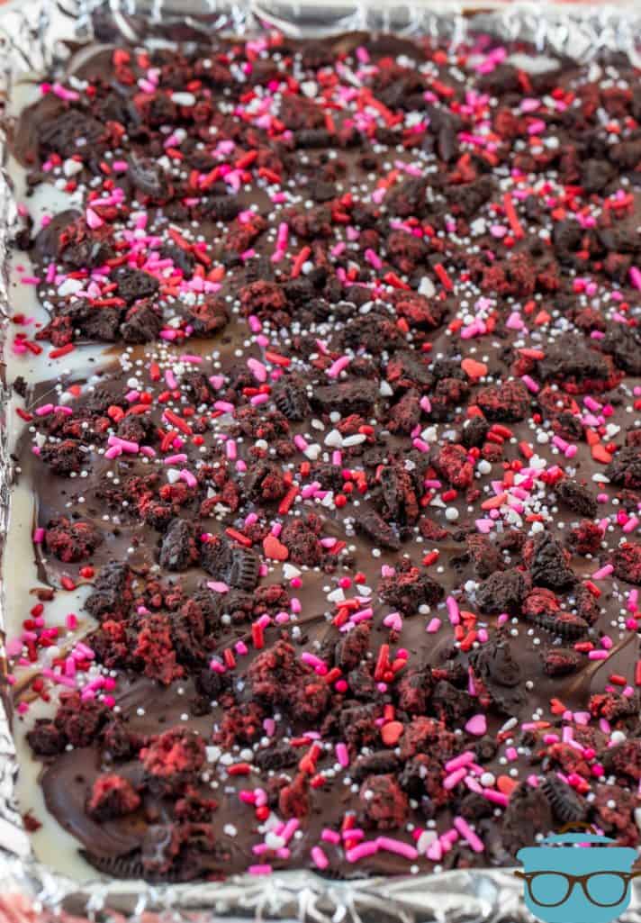 VALENTINE'S DAY OREO BARK cooling on a baking tray lined with aluminum foil
