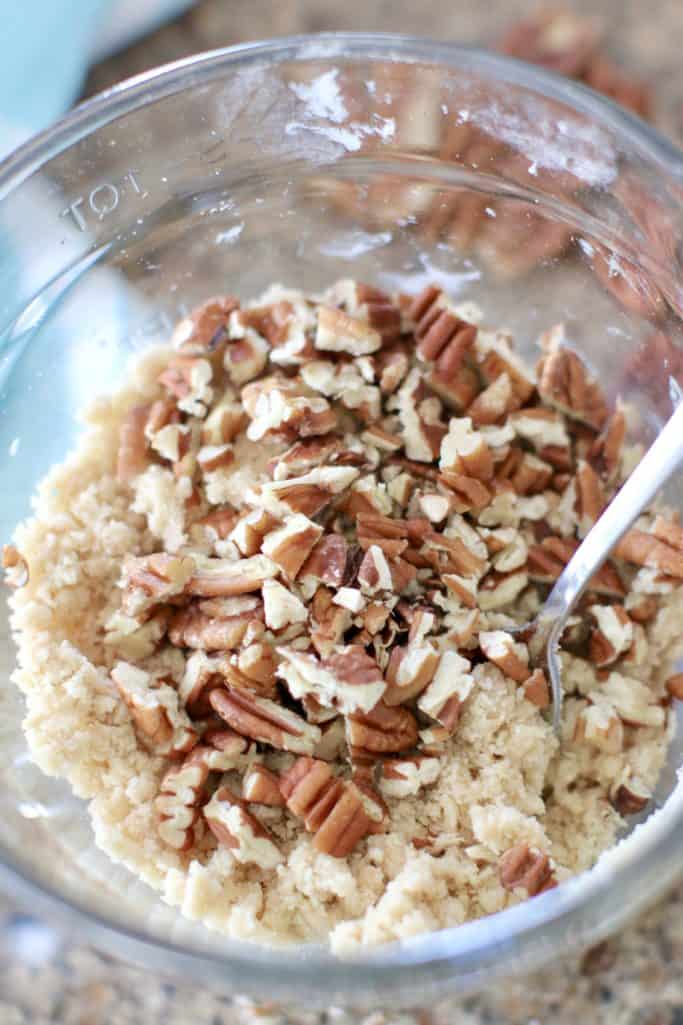 brown sugar crumb topping with chopped pecans