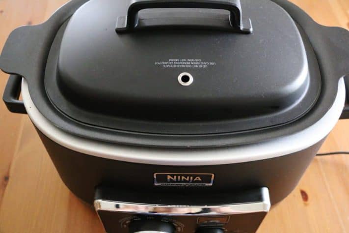 slow cooker with lid on top.
