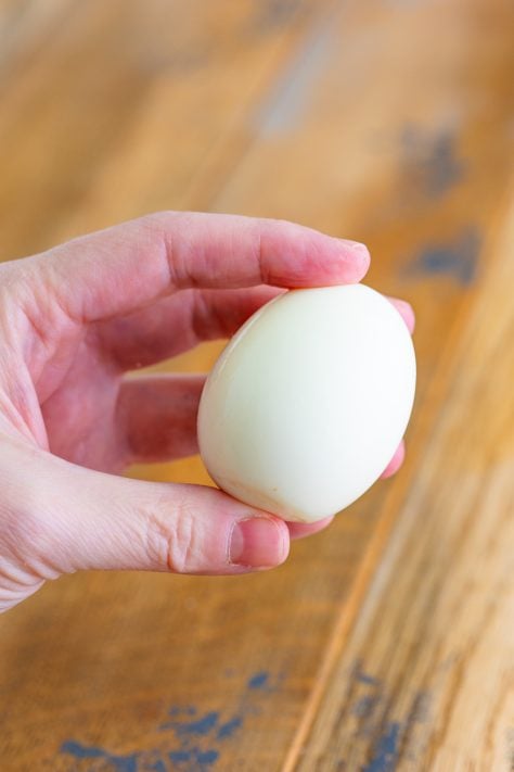 fully peeled hardboiled egg