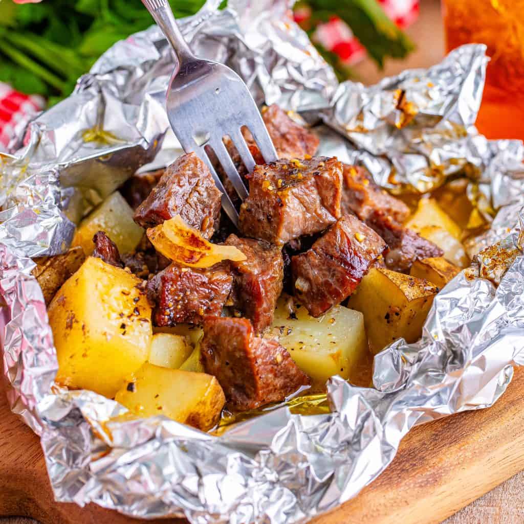 Grilled Steak and Potato Packets (Hobo Packets) recipe from The Country Cook.