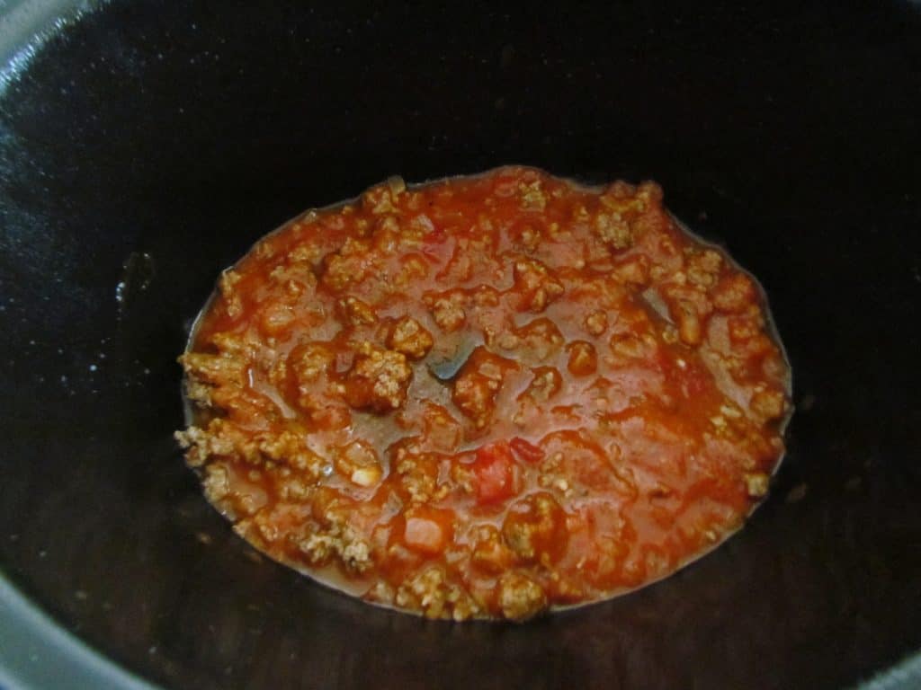 spaghetti sauce layered in bottom of 6-quart oval slow cooker.