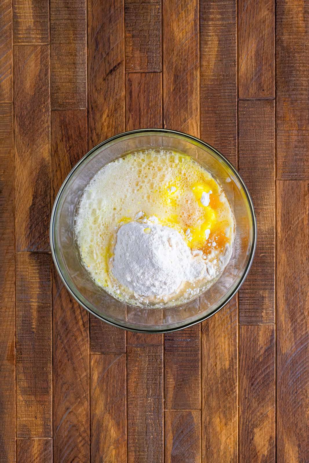 cake mix, instant lemon pudding, eggs, oil and 7up shown in a large clear bowl.