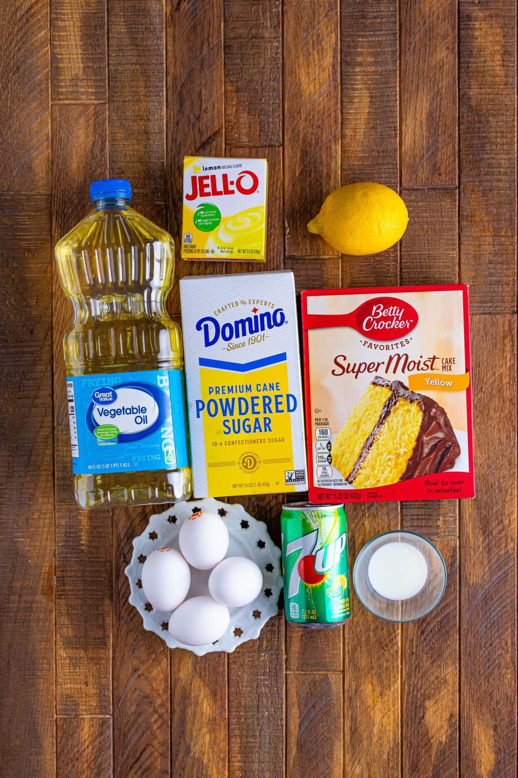 yellow cake mix, lemon instant pudding, 7Up soda, eggs, oil, lemon, sour cream.