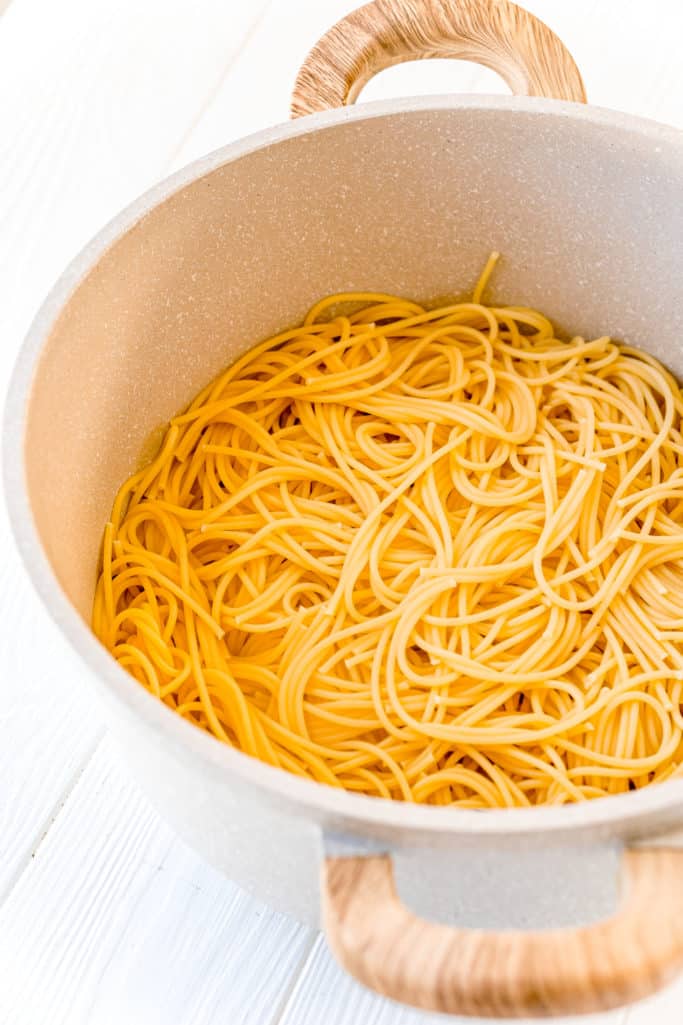 cooked spaghetti pasta in a large pot
