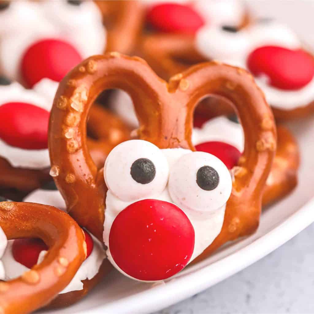 Reindeer Pretzel Christmas Snacks recipe from The Country Cook