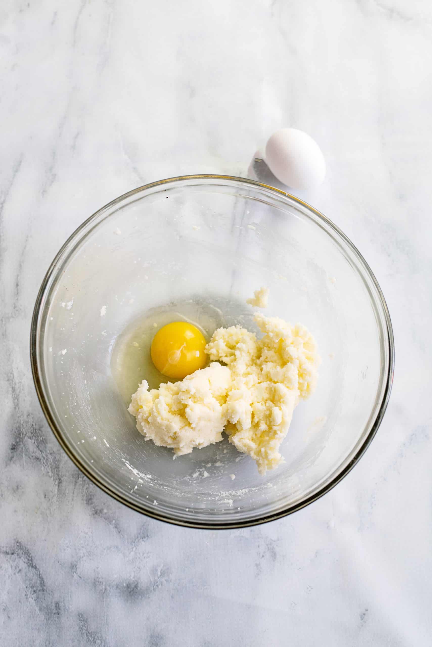 Egg added to blended butter and sugar mixture.