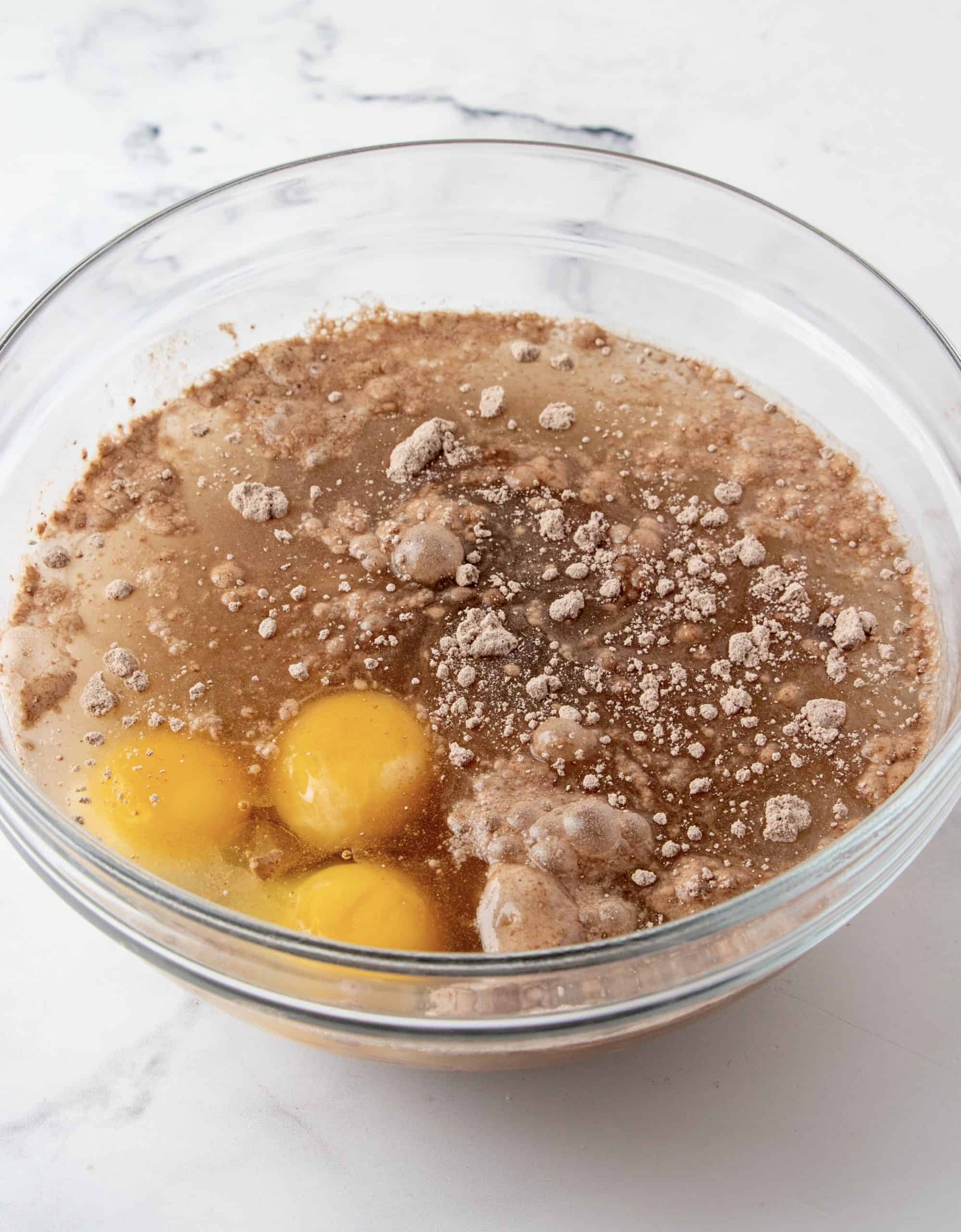 Cake mix, eggs, oil and water in bowl.