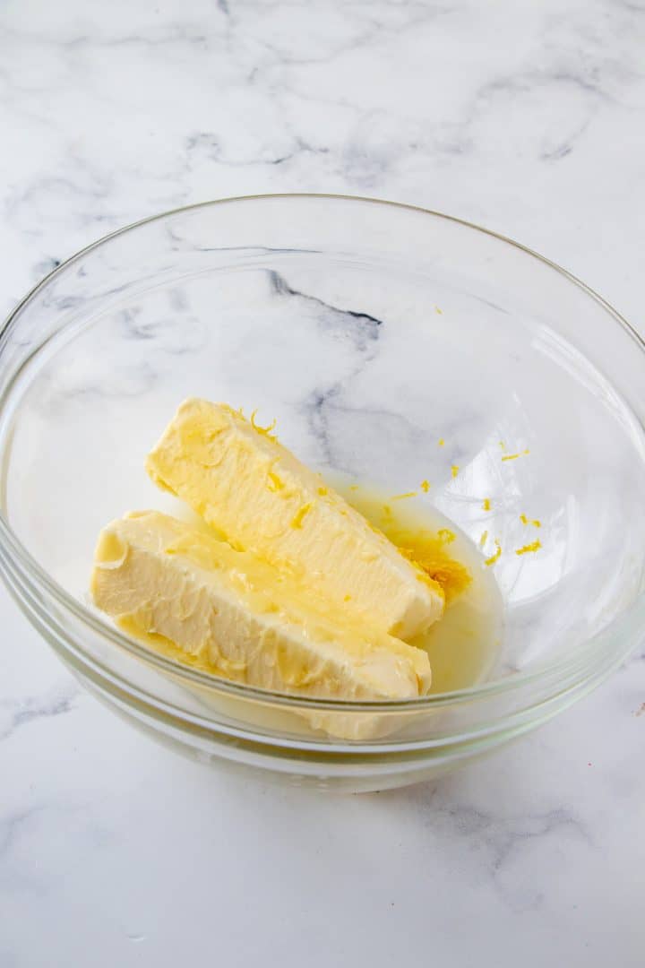 Butter, lemon juice and lemon zest in bowl.
