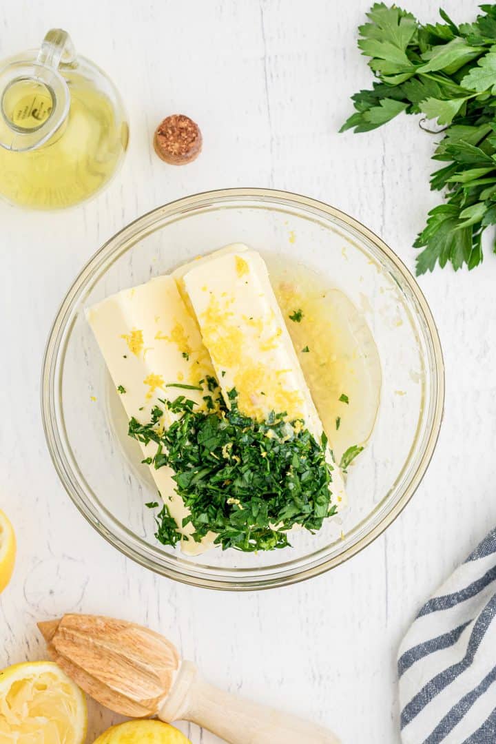 Butter, olive oil, 2 chopped garlic cloves, zest and juice from 1 ½ lemons, parsley and a little chopped sage, rosemary and thyme added to bowl.