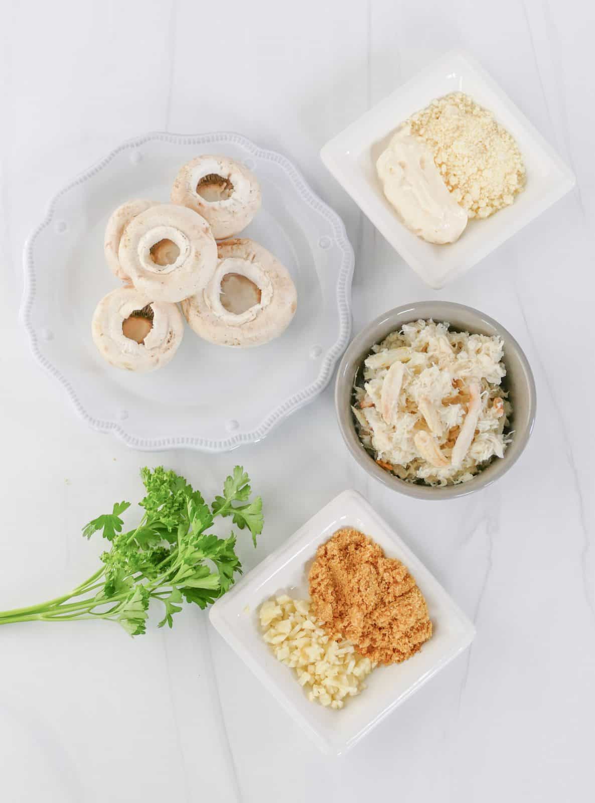 Ingredients needed: white mushrooms, crab meat, mayonnaise, garlic croutons, parmesan cheese, garlic,  parsley.