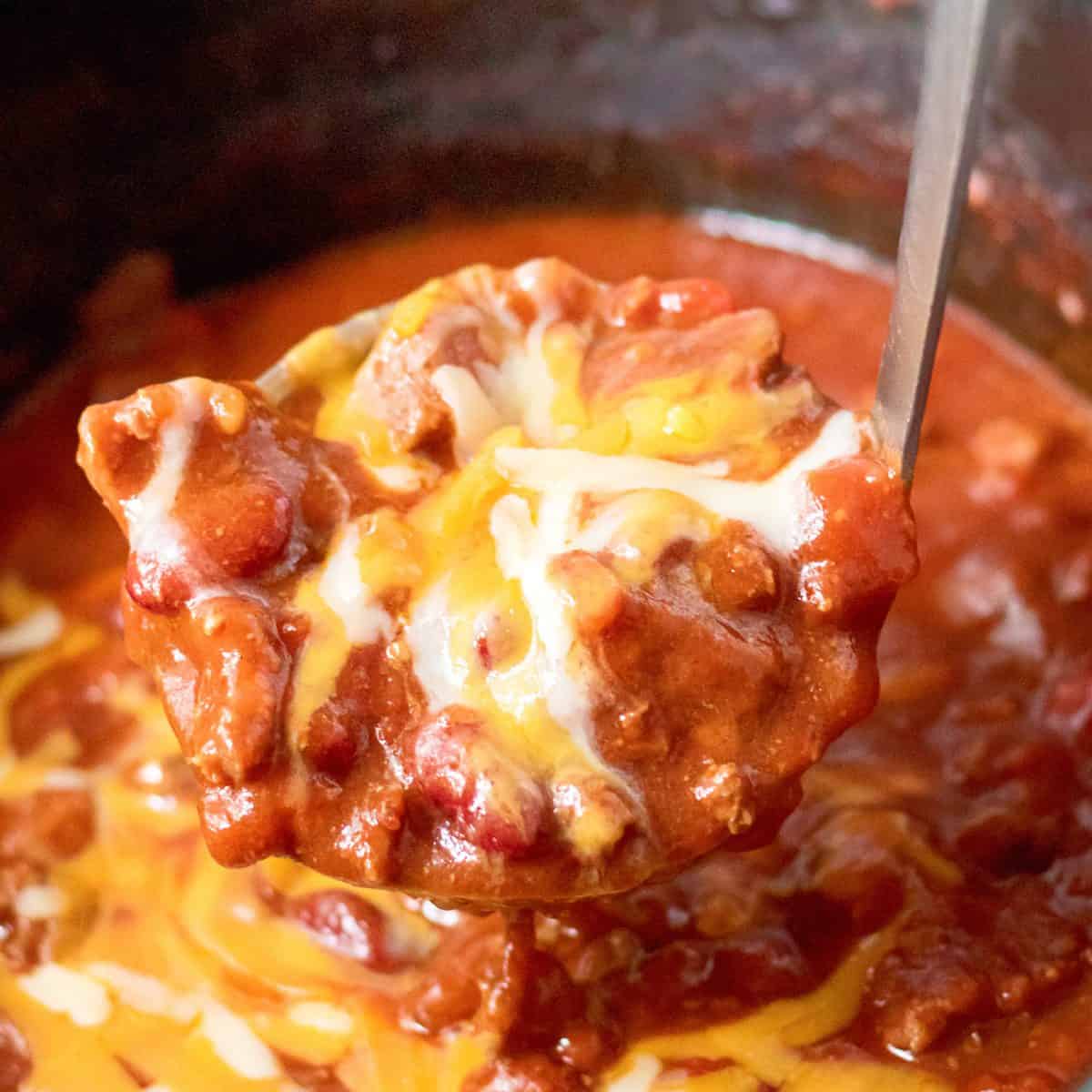Slow Cooker Ultimate Beef Chili (+Video)