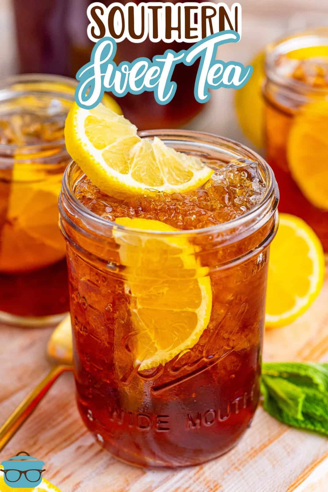 a small mason jar of sweet tea with slices of lemon in it. 
