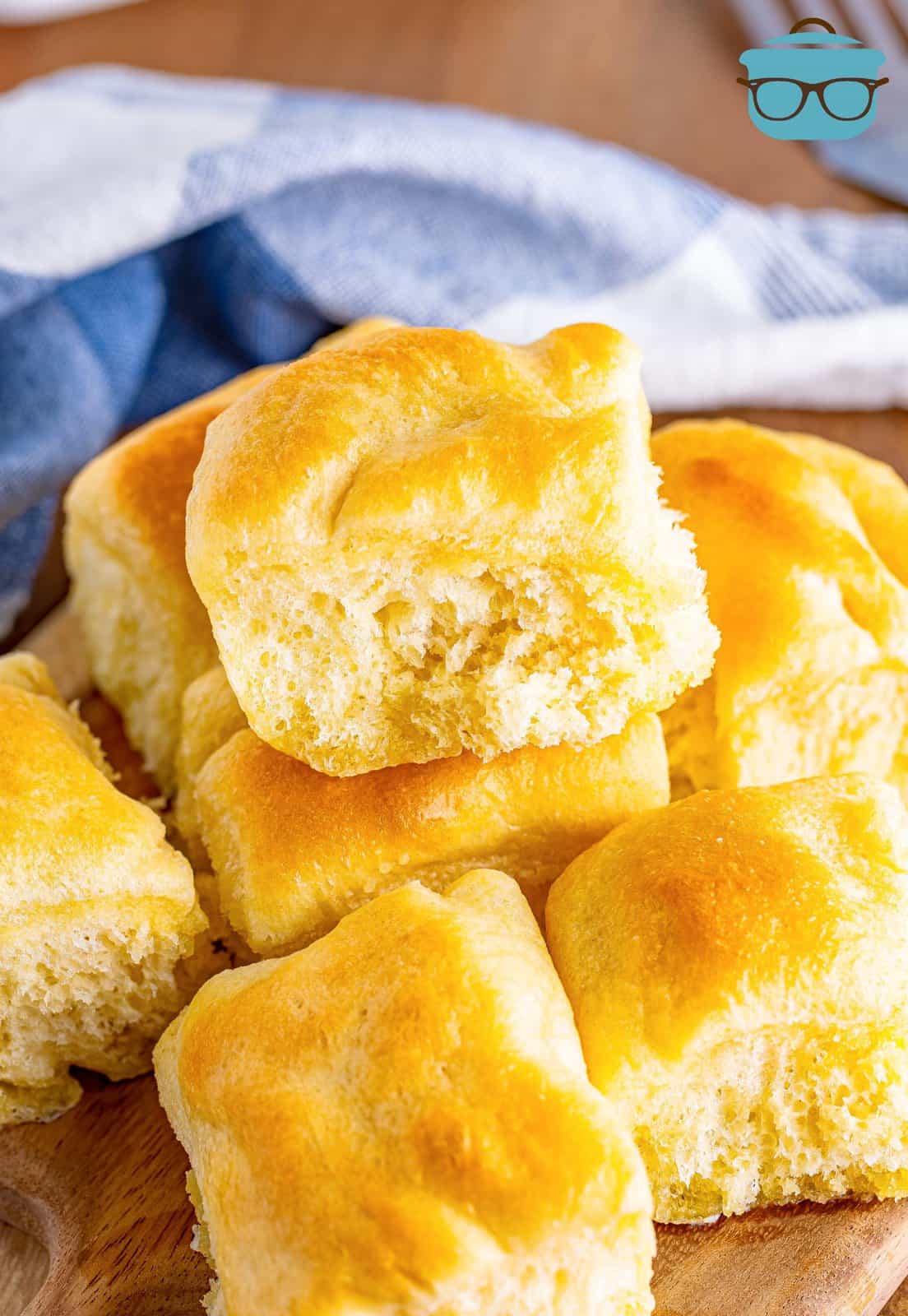 A pile of yeast rolls. 