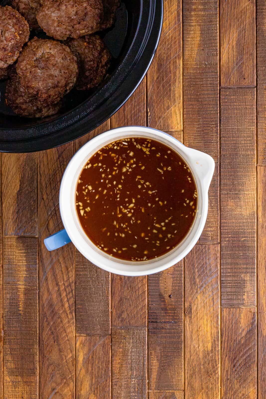 beef broth, au use gravy mix, garlic, Worcestershire sauce and dijon mustard mixed together in a bowl. 