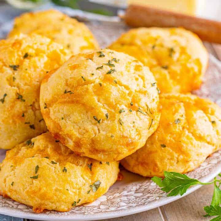 A plate of Red Lobster Cheddar Biscuits.