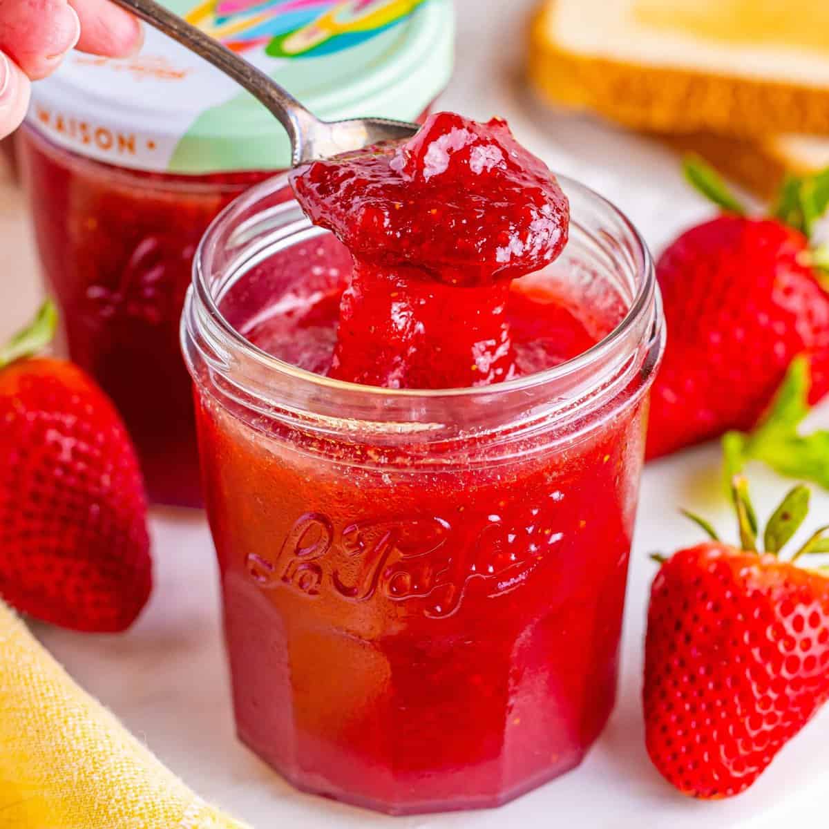 Homemade Strawberry Jam (with fresh or frozen berries)