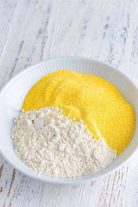 Flour and cornmeal in a bowl.