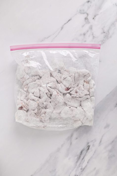 Steak coated in cornstarch in a Ziptop bag.