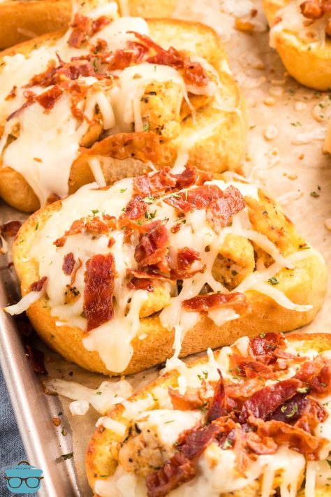 A few pieces of Chicken Alfredo Toast.