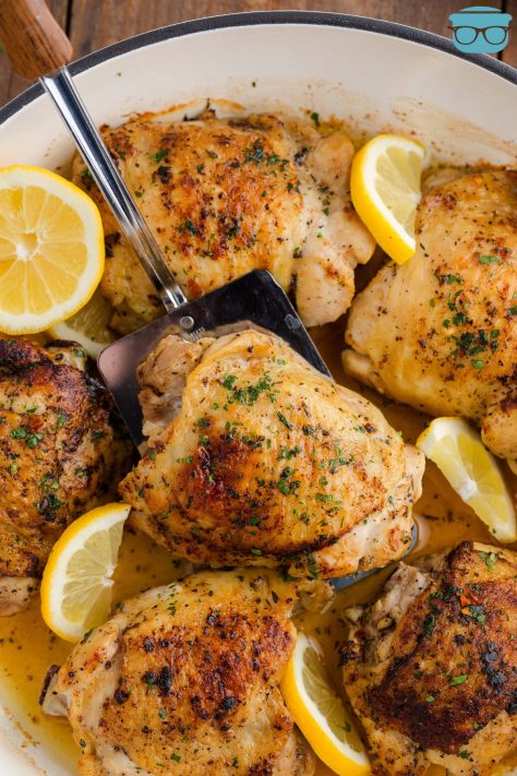 A pot of Lemon Garlic Chicken Thighs with lemon slices.